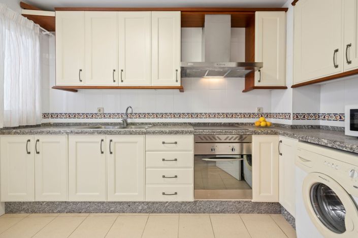 Image No.13-3 Bed Townhouse for sale