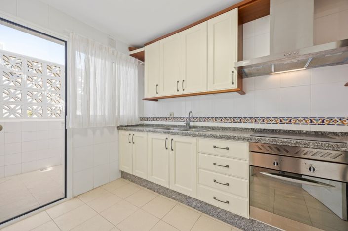 Image No.14-3 Bed Townhouse for sale