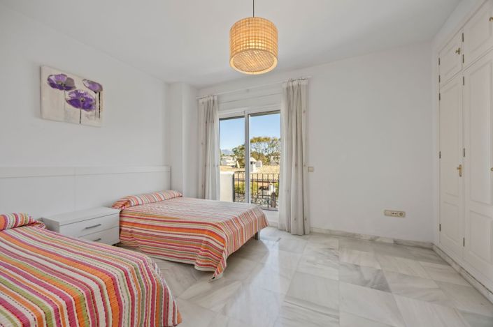 Image No.17-3 Bed Townhouse for sale