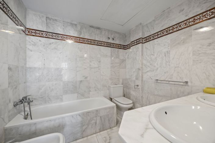 Image No.18-3 Bed Townhouse for sale