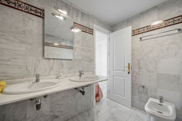 Image No.19-3 Bed Townhouse for sale