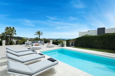 Pool & view