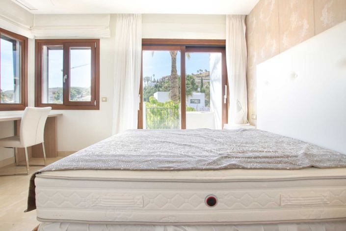 Image No.11-3 Bed Townhouse for sale