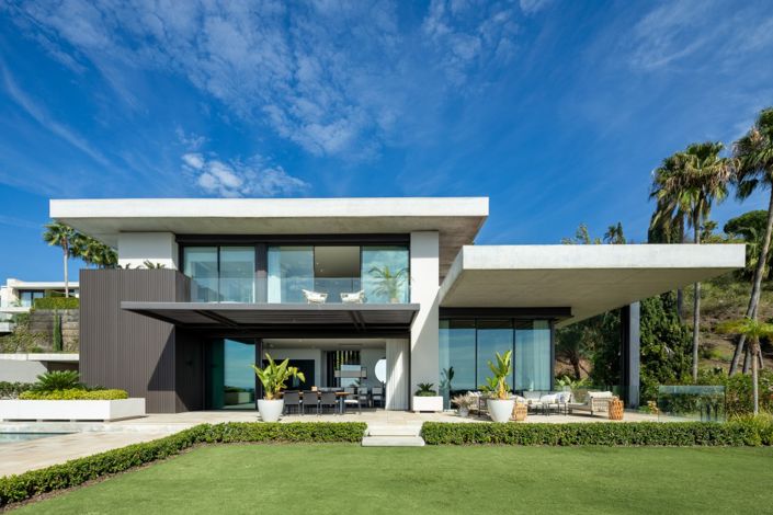 Image No.1-6 Bed Villa for sale