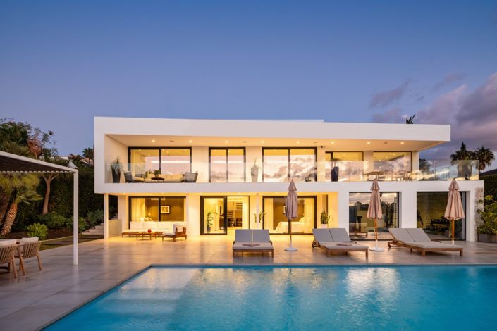 Image No.1-6 Bed Villa for sale