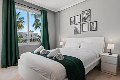 Master Bedroom (2)