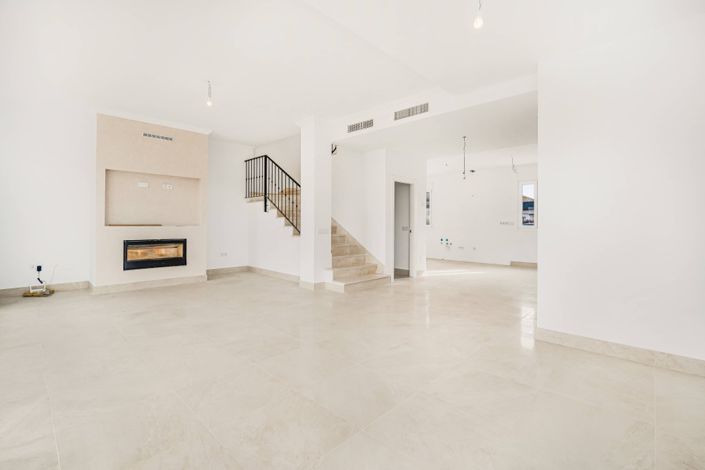 Image No.18-3 Bed Semi-Detached for sale