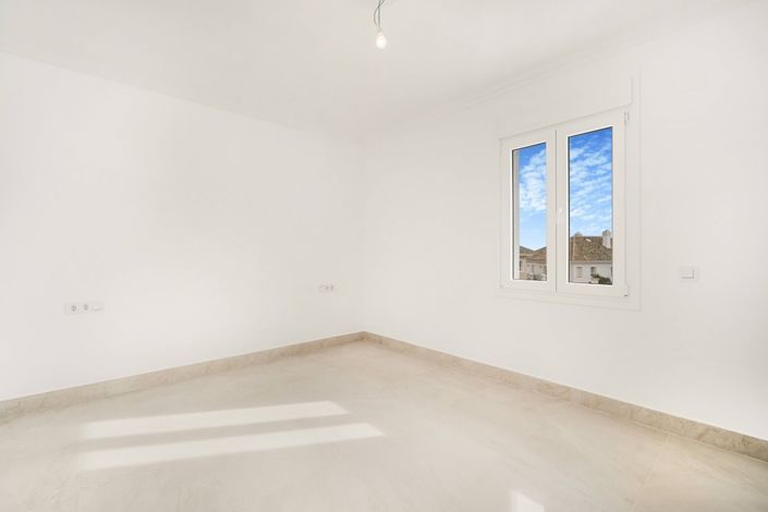 Image No.2-3 Bed Semi-Detached for sale