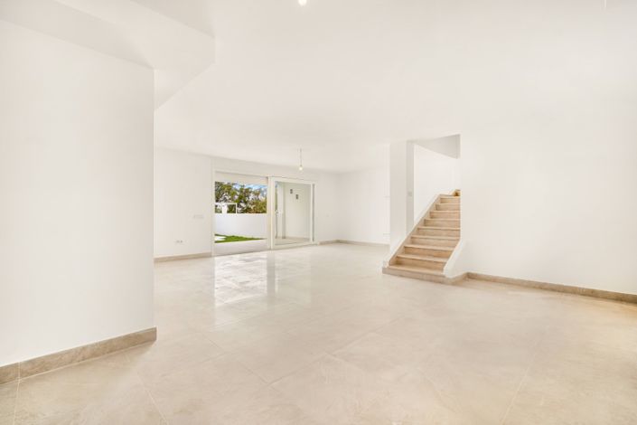 Image No.9-3 Bed Semi-Detached for sale