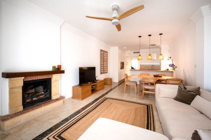 Image No.11-3 Bed Property for sale