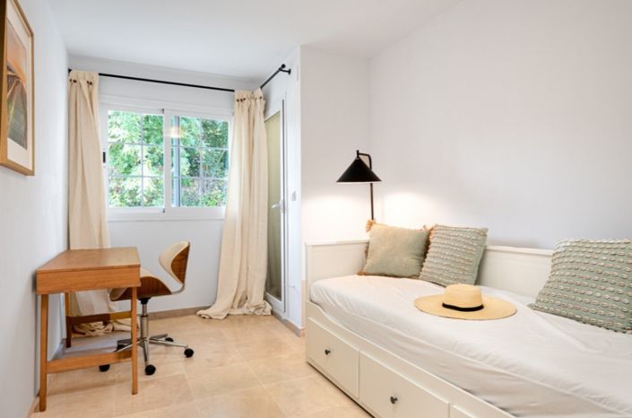 Image No.15-3 Bed Property for sale