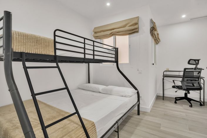 Image No.12-3 Bed Apartment for sale