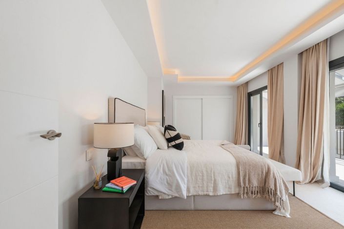 Image No.4-4 Bed Townhouse for sale