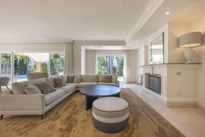 Image No.2-5 Bed Villa for sale