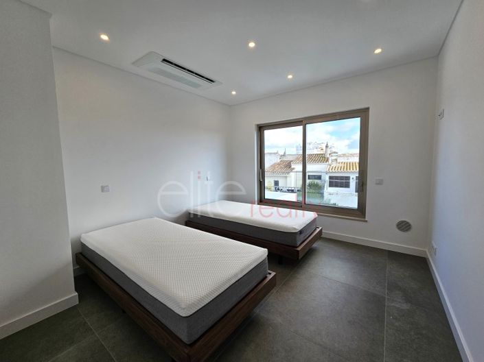 Image No.11-3 Bed House for sale