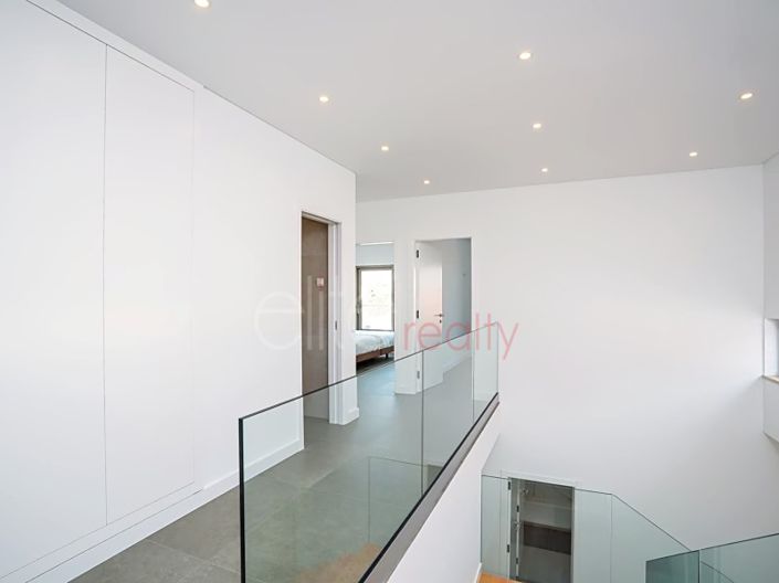Image No.11-3 Bed House for sale