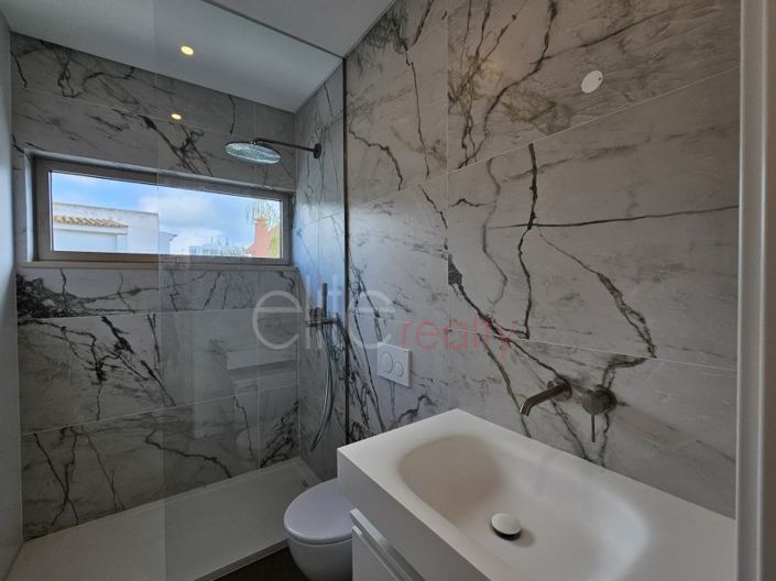 Image No.12-3 Bed House for sale