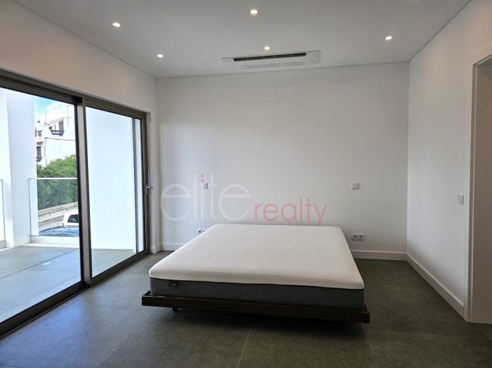 Image No.13-3 Bed House for sale