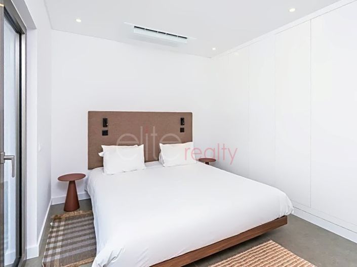 Image No.13-3 Bed House for sale