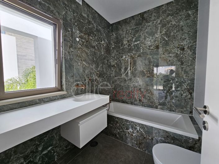 Image No.14-3 Bed House for sale