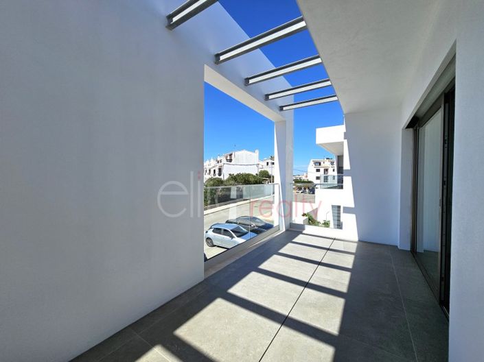 Image No.15-3 Bed House for sale