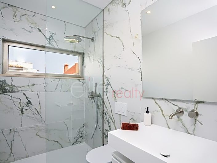 Image No.15-3 Bed House for sale
