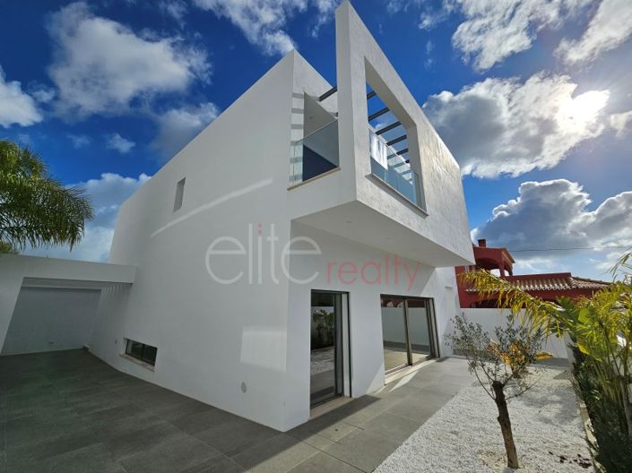 Image No.17-3 Bed House for sale