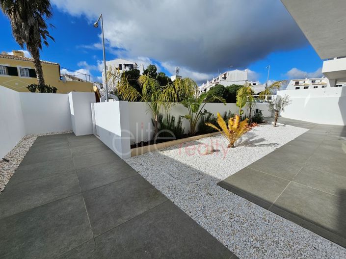 Image No.2-3 Bed House for sale