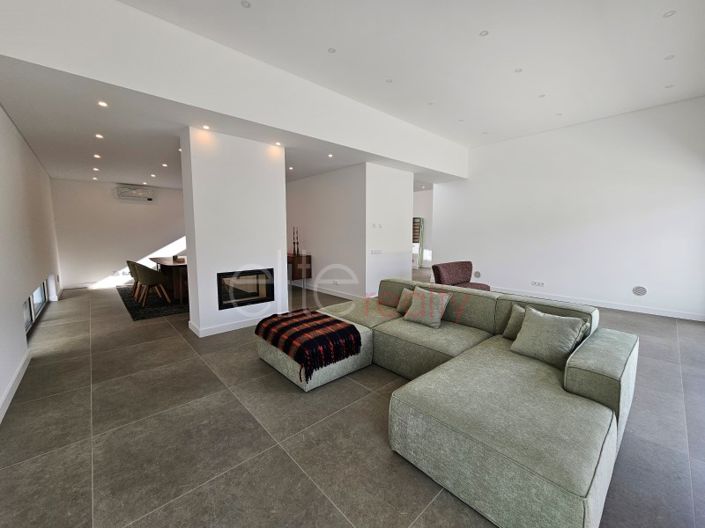 Image No.5-3 Bed House for sale