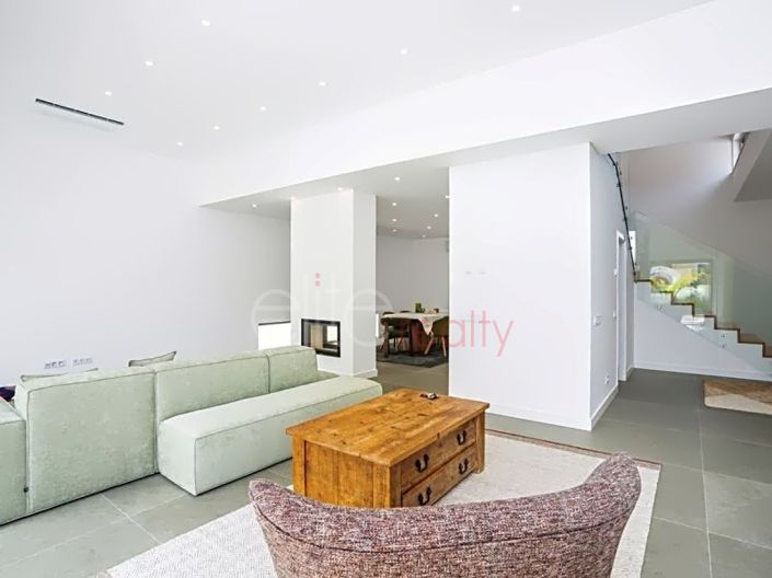 Image No.5-3 Bed House for sale