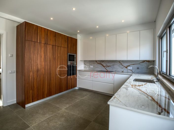 Image No.6-3 Bed House for sale