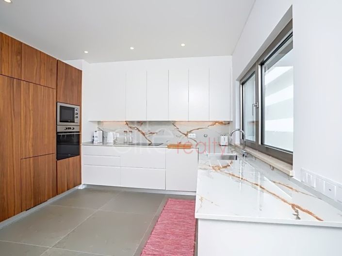 Image No.8-3 Bed House for sale
