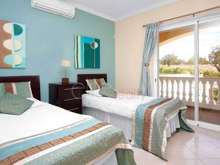 Image No.17-5 Bed House for sale