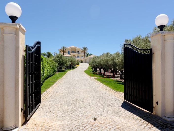 Image No.7-5 Bed House for sale