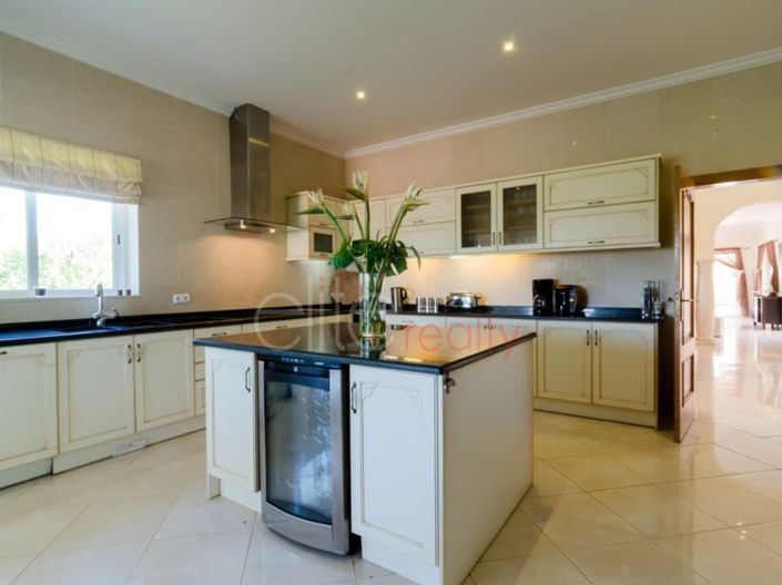 Image No.8-5 Bed House for sale