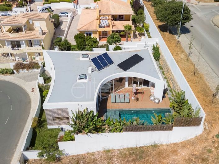 Image No.2-4 Bed House for sale