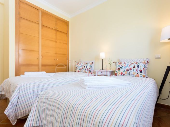 Image No.15-2 Bed House for sale