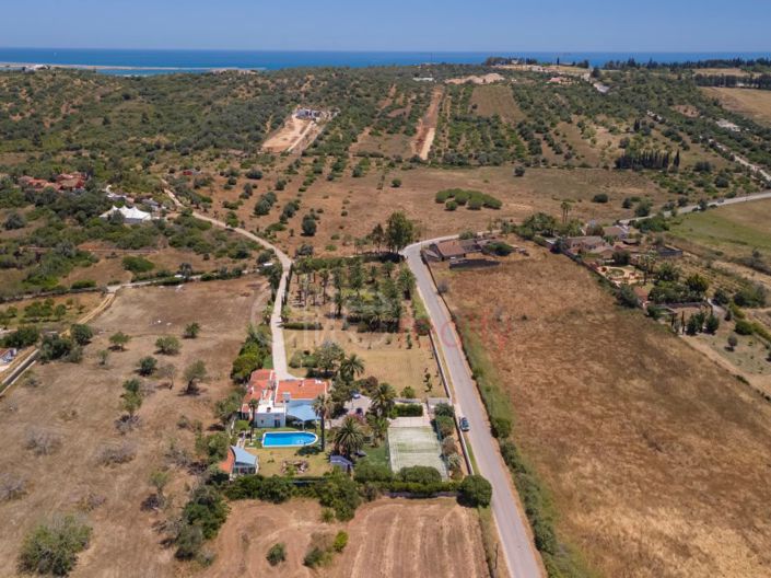 Image No.1-5 Bed House for sale