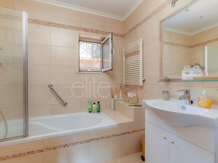 Image No.23-Maison de 5 chambres à vendre à Lagos