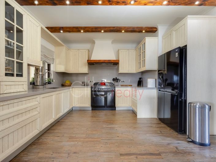 Image No.9-4 Bed House for sale