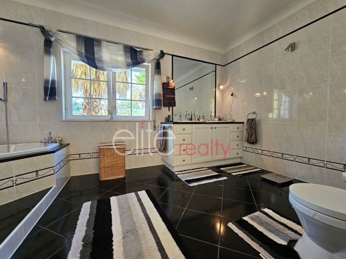 Image No.15-4 Bed House for sale