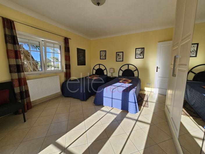 Image No.18-4 Bed House for sale