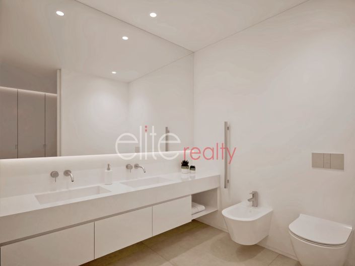 Image No.10-4 Bed House for sale