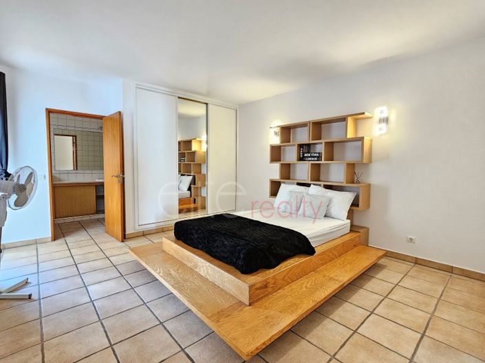 Image No.10-3 Bed House for sale