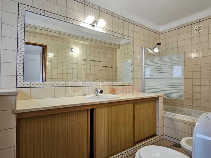 Image No.11-3 Bed House for sale