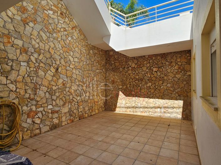 Image No.12-3 Bed House for sale