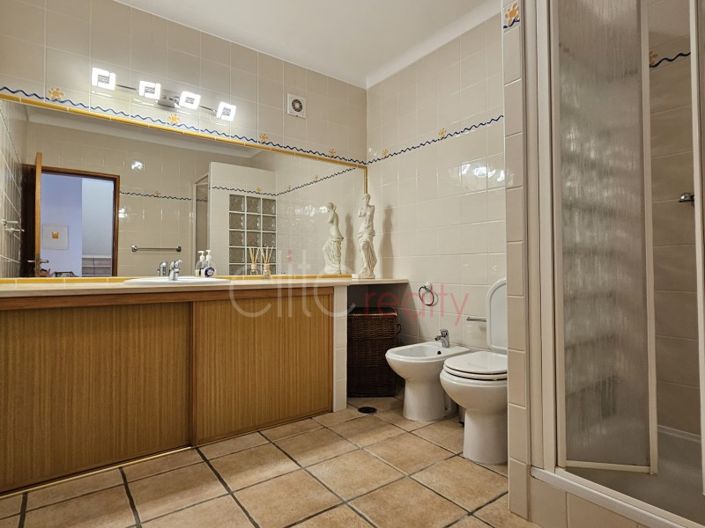 Image No.13-3 Bed House for sale