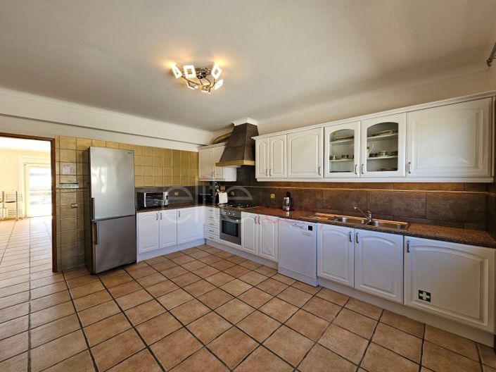 Image No.8-3 Bed House for sale