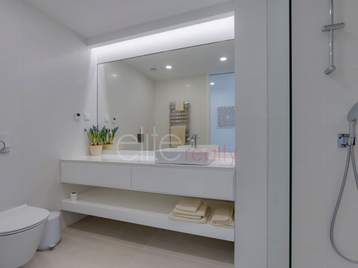 Image No.15-4 Bed House for sale