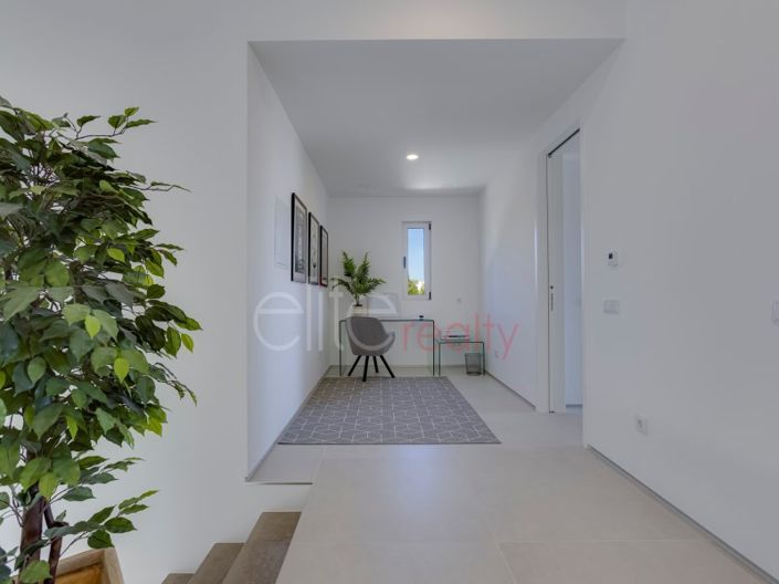 Image No.19-4 Bed House for sale